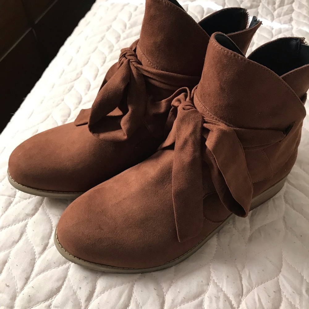 Cute brown Suede boots